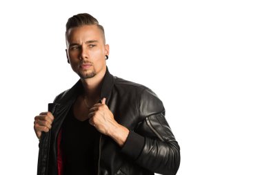 İyi görünümlü bakan adam