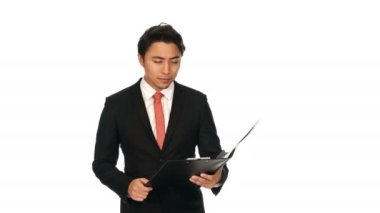 klasör ile gülümseyen iş adamı