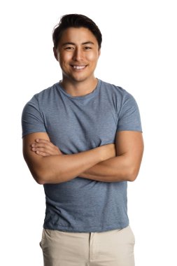 Tişörtlü rahat gülümseyen adam