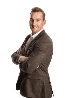 Kahverengi elbiseli yakışıklı işadamı