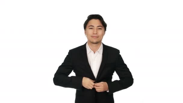 Schöner Geschäftsmann gestikuliert vor weißem Hintergrund — Stockvideo