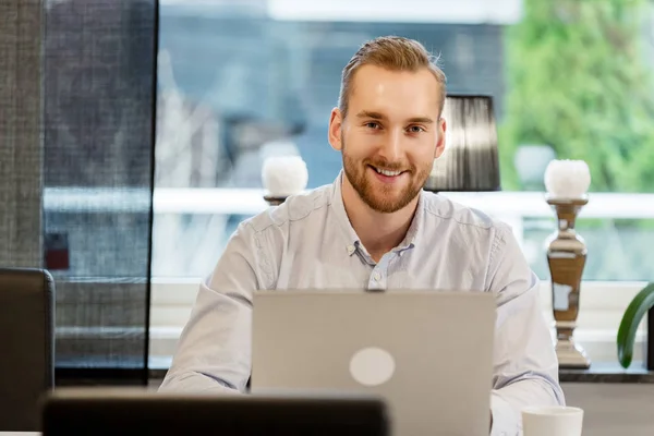 Studying man indoors — Stock Photo, Image