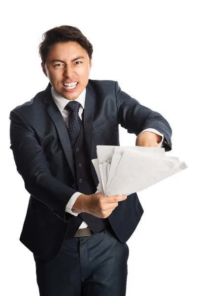 Кричащий бизнесмен с бумагой — стоковое фото