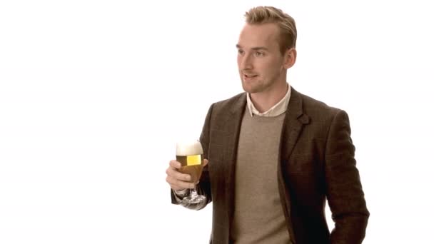 Handsome man in suit with a glass of beer — Stock Video