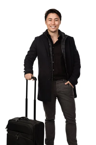 微笑着成熟的男人穿着衬衣和一件夹克 手里拿着一个袋子在移动 白色背景 — 图库照片