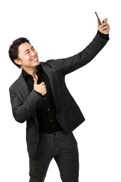 Homem Feliz Sorrir Tirar Uma Selfie Com Telemóvel Levantar Polegares — Fotografia de Stock
