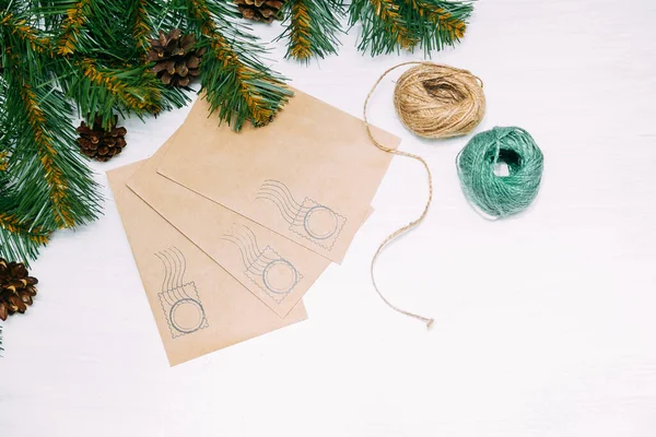 Tarjeta de felicitación maqueta de plantilla con decoraciones de Navidad. Vista desde arriba — Foto de Stock