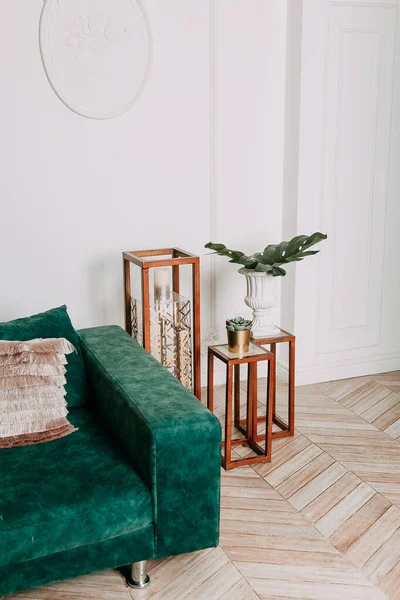 Vista de design elegante apartamento branco em estilo lagom — Fotografia de Stock