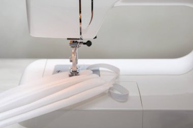 Cerrahi tıbbi maske dikiyorum. Maske yapımı. evde maske yapımı