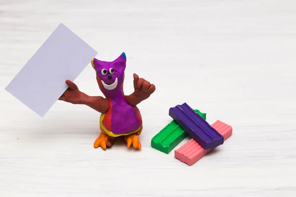 Plasticine Figur Som Liknar Katt Ljus Bakgrund Håller Ett Rent — Stockfoto