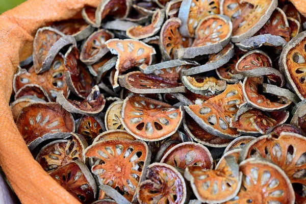 bir sürü Aegle marmelos Bael meyve 