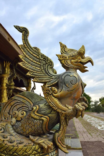 Garuda heykel norththailand eski tapınağında