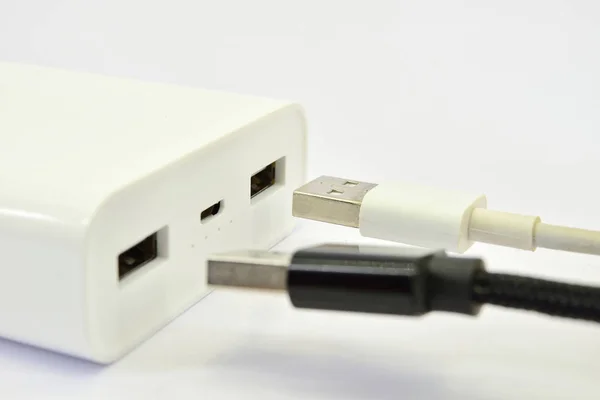 Taşınabilir güç mobil cihazları şarj etmek için banka