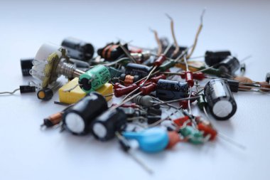 Beyaz arkaplandaki mekanizmalarla ilgili birçok küçük detay