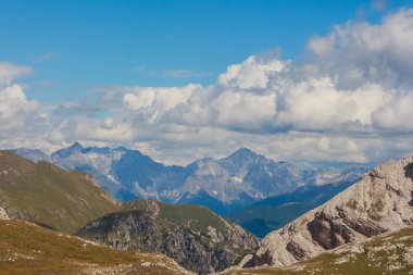 Dolomitlerin güzelliği. İtalya