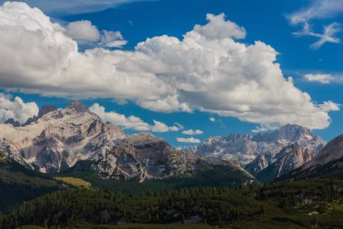 Dolomitlerin güzelliği. İtalya