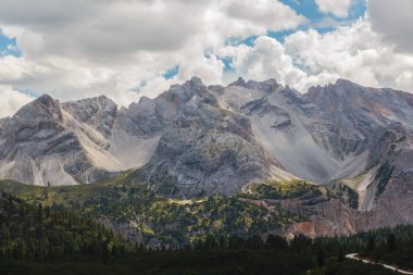 Dolomitlerin güzelliği. İtalya