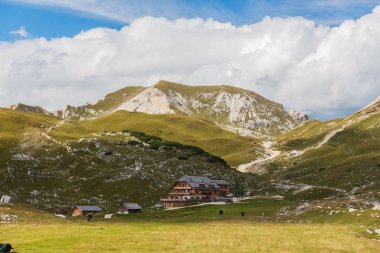Dolomitlerin güzelliği. İtalya