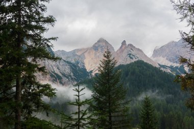 Dolomitlerin güzelliği. İtalya