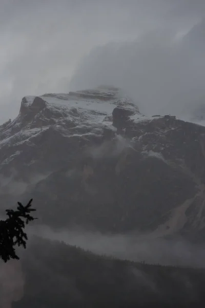 Dolomitlerin güzelliği. İtalya