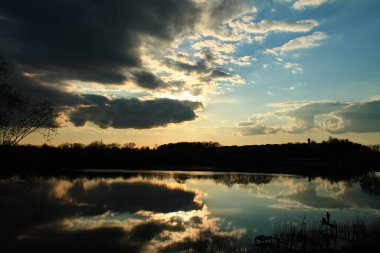 Ukrayna üzerinde renkli günbatımı