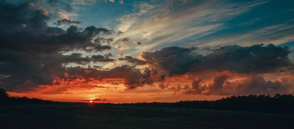Farbenfroher Sonnenuntergang Über Den Ukrainischen Weiten — Stockfoto