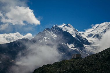 İsviçre Alpleri, Güzel Alpler, Bulutlardaki Dağlar