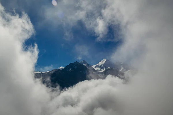 Швейцарські Альпи Прекрасні Альпи Гори Хмарах Ліцензійні Стокові Фото
