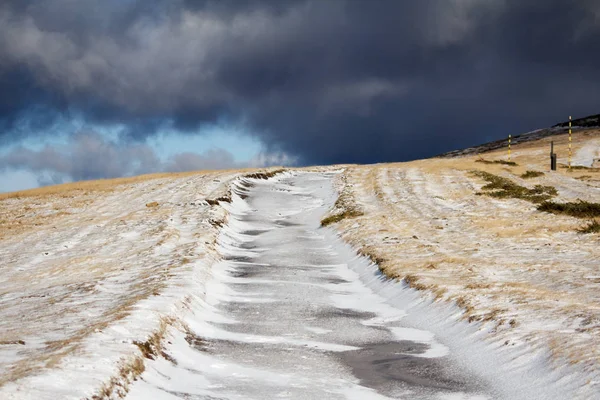 Route glacée non nettoyée — Photo