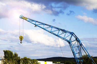 Yapay güneş ile Kancalı vinç