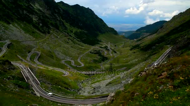 TRANSFAGARASAN HIGHWAY DENGAN TRAFFIC HUGE — Stok Video