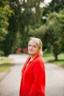 Parktaki kız portresi