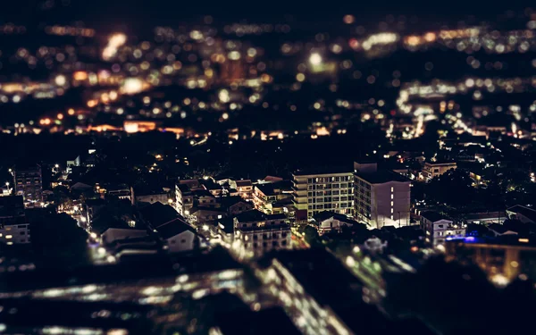 Vista noturna acima da cidade de phuket — Fotografia de Stock