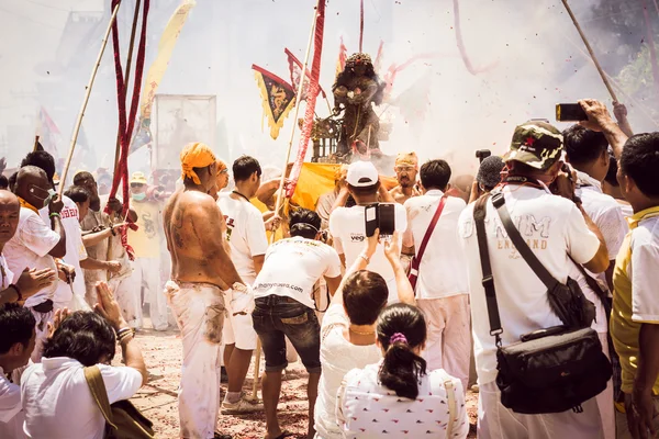 PHUKET- OCT 07 : Taoism participants in a street procession of t — Stock fotografie