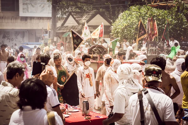 PHUKET-OCT 07 : Les participants au taoïsme dans une procession de rue de t — Photo
