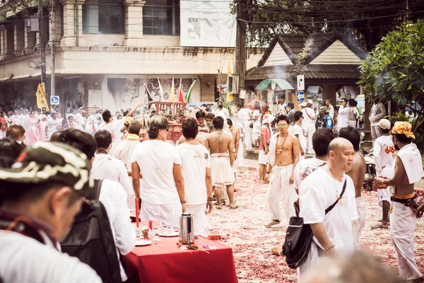 PHUKET- OCT 07 : Taoism participants in a street procession of t — Stock fotografie