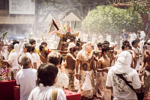 Phuket-Ekim 07: Taoizm katılımcıların t sokak bir alay