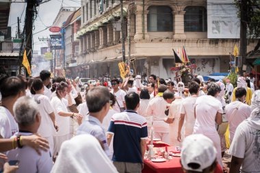 Phuket-Ekim 07: Taoizm katılımcıların t sokak bir alay
