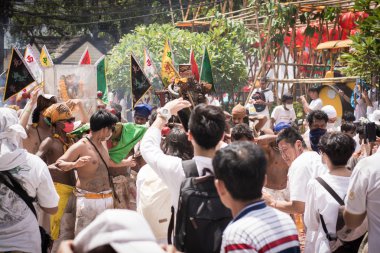 Phuket-Ekim 07: Taoizm katılımcıların t sokak bir alay