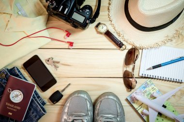 Elbiselerini ayarlamak ve Aksesuar seyahat