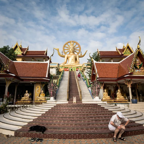 KOH SAMUI, THAILANDIA - DEC 24: Grande Buddha a Wat Phra Yai a Koh — Foto Stock