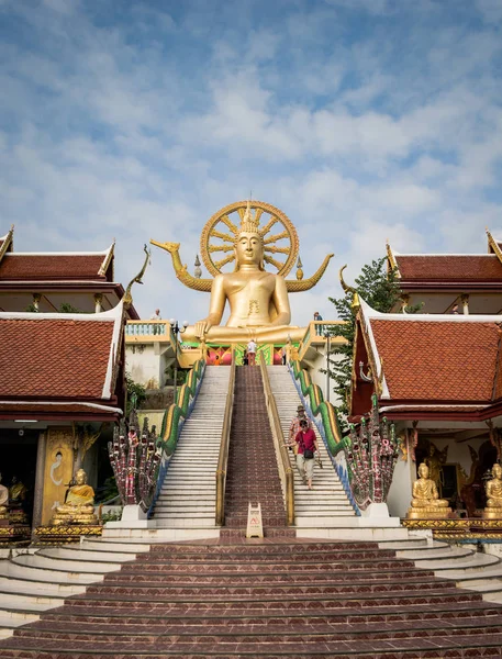 KOH SAMUI, TAILÂNDIA - DEC 24: Grande Buda em Wat Phra Yai em Koh — Fotografia de Stock