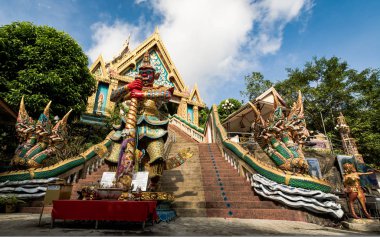 Phuket, Tayland - Jan 11: Tapınak Khao Rang (Wat Khao Rang) Ben