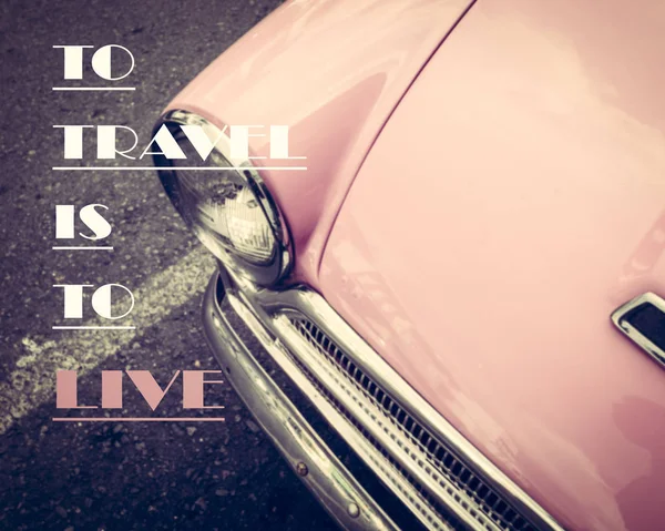 Inspirerende citaat op roze vintage auto achtergrond — Stockfoto