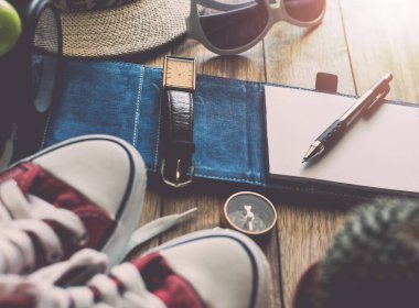 Kalem ve defter ile masada Kişisel Aksesuar.