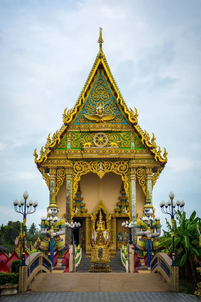 Capela principal no templo budista (Wat Plai Laem) em Koh Samu — Fotografia de Stock