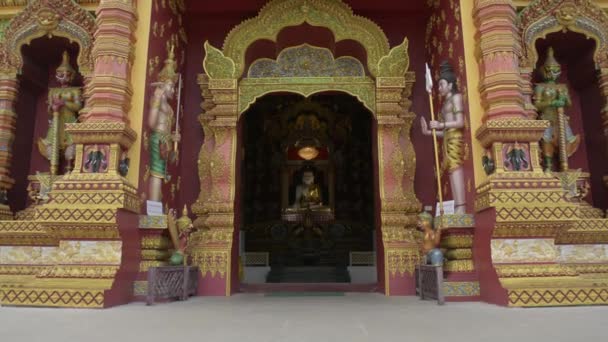 进了寺庙里的一座大宝塔 大同寺是太兰最有名 最美丽的佛教佛寺之一 — 图库视频影像