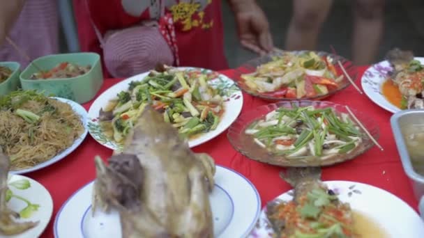 Prepared Foods Paying Respect Ancestor Spirits Chinese New Year — Stockvideo