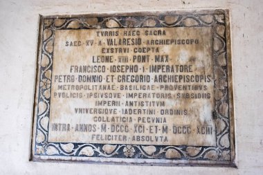 Eski anıt plaket kilise çan kulesi St. Anastasia Zadar, Hırvatistan