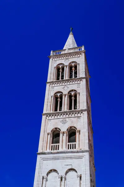 Bell tower of St. Anastasia Kościoła w Zadar, Chorwacja — Zdjęcie stockowe